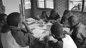 Des ateliers d’écriture pour des enfants congolais réfugiés au Burundi