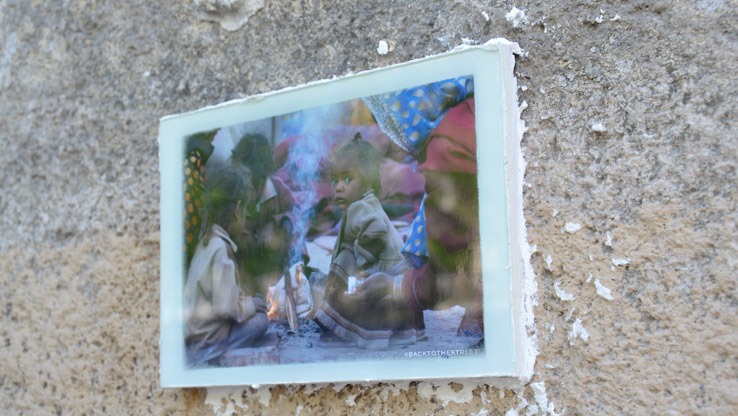 © Jeanne Menjoulet #BACKTOTHESTREET Paris 10e. street art enfants migrants